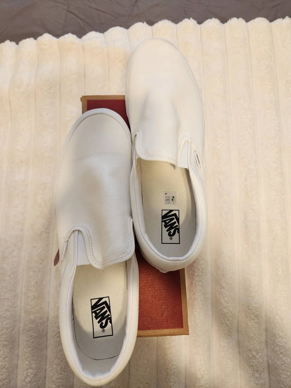 Vans Classic Slip-On Men's Shoes in White
